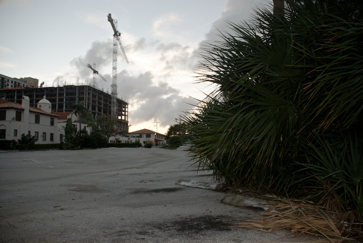 Untitled, from the set "West Palm, January", photographed by David Kimelman in 2007.