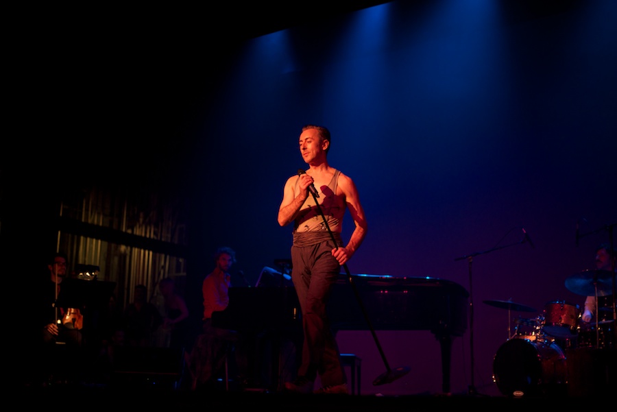 Alan Cumming performs at Weimar New York for Obama, by David Kimelman